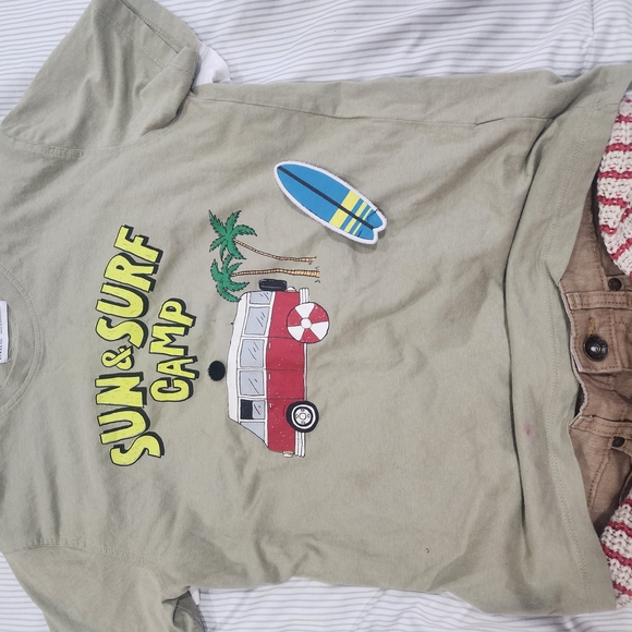 Zara- Boys Size 10, Beach🏄‍♂️ Theme Khaki T-Shirt - W/ Removable Surfboard - Picture 8 of 16